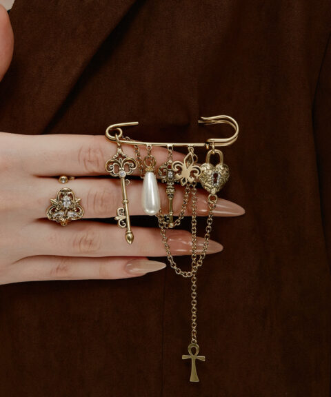 Брошь Locked Heart's Guard Pin — изображение 5