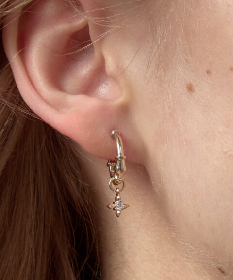 Серьги Iris Drop Hoop 9 Серьги Iris Drop Hoop — изображение 5