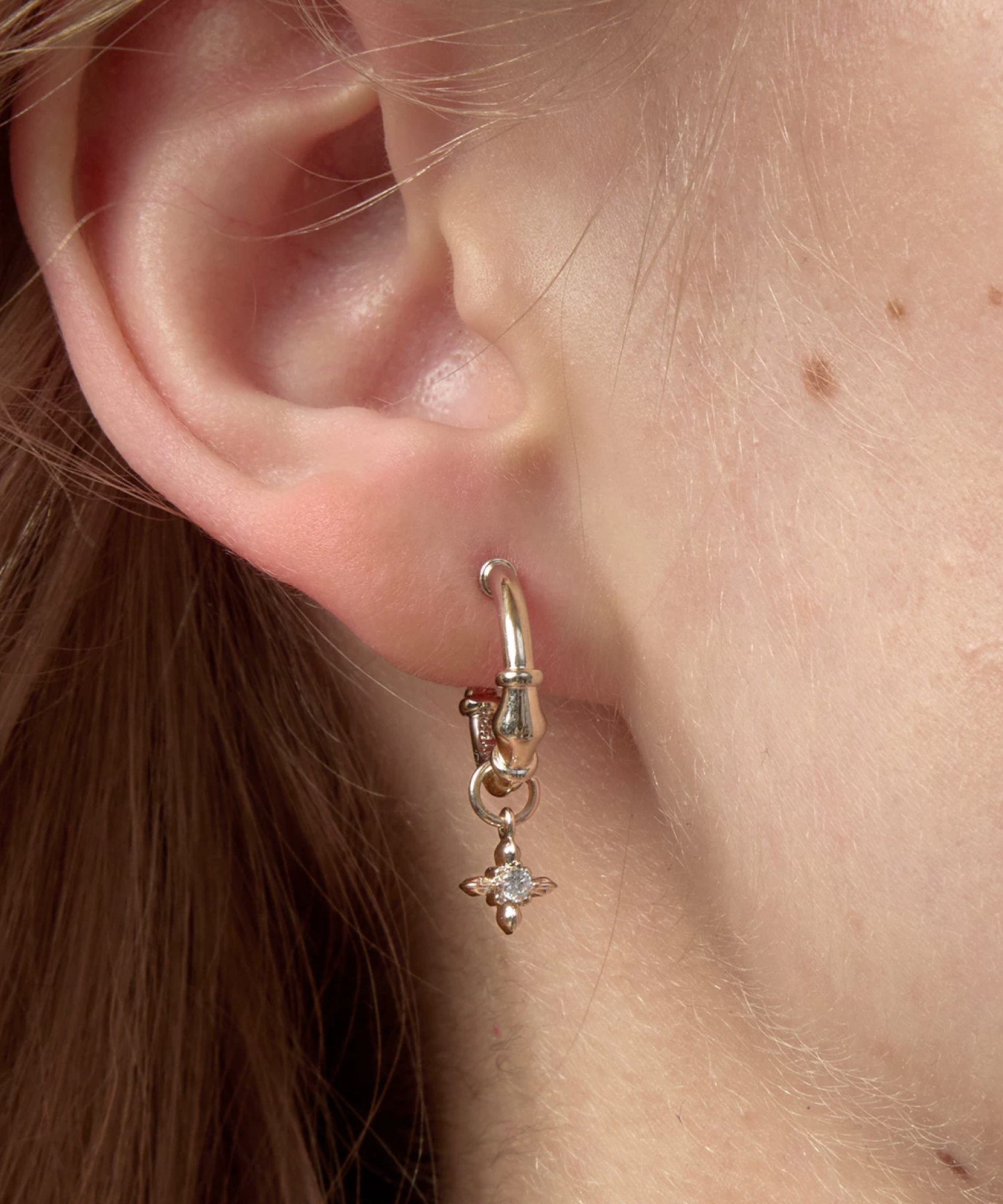 Серьги Iris Drop Hoop 5 Серьги Iris Drop Hoop — изображение 5